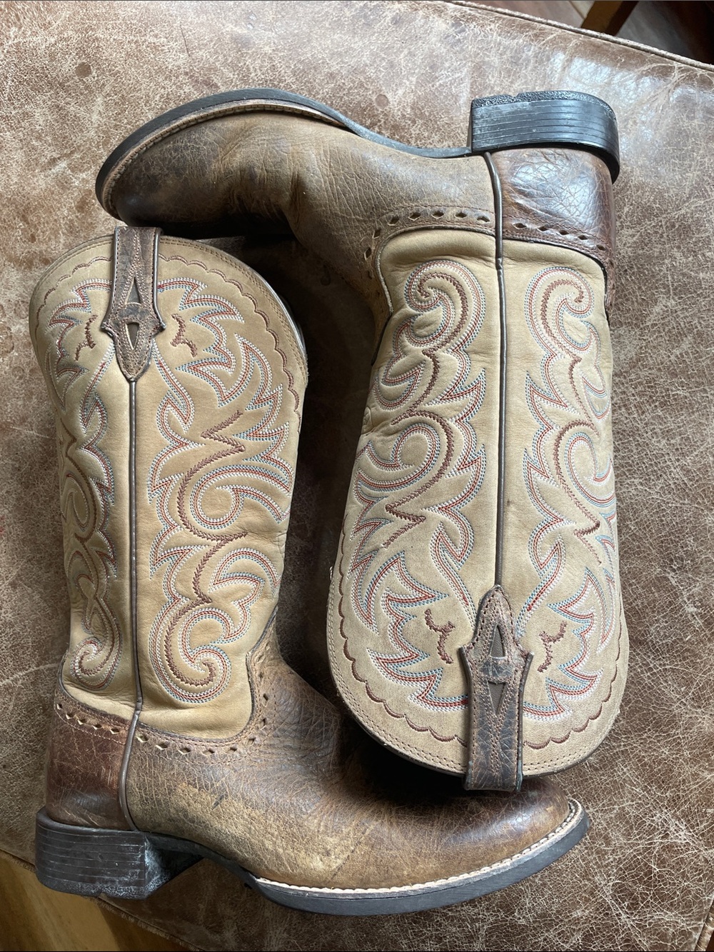 Ariat Women's Brown And Tan Women's Cowgirl Boots. Very Good Condition. Size 7.